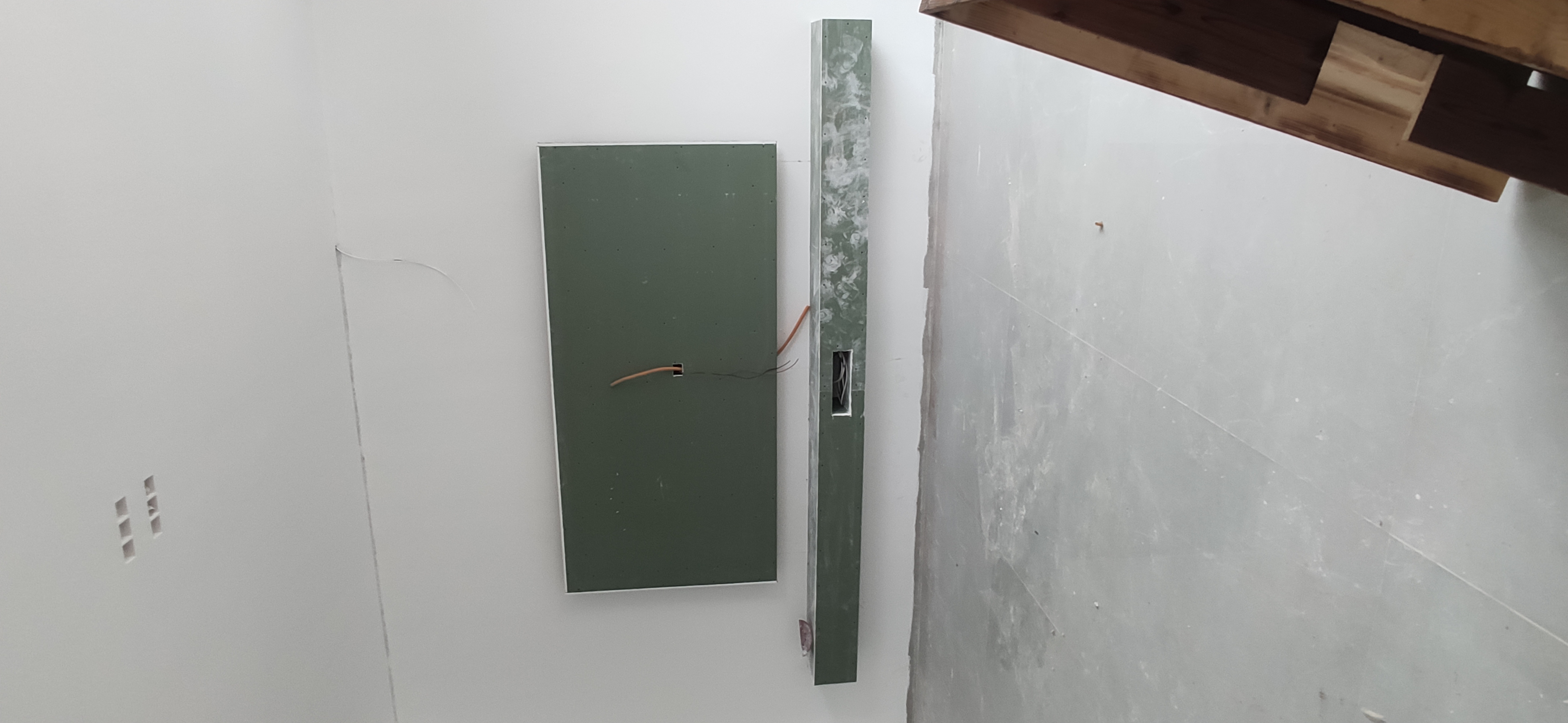 طراحی و اجرای و زیرسازی فنی تی وی وال با کناف اتصالات - عمارت آرا