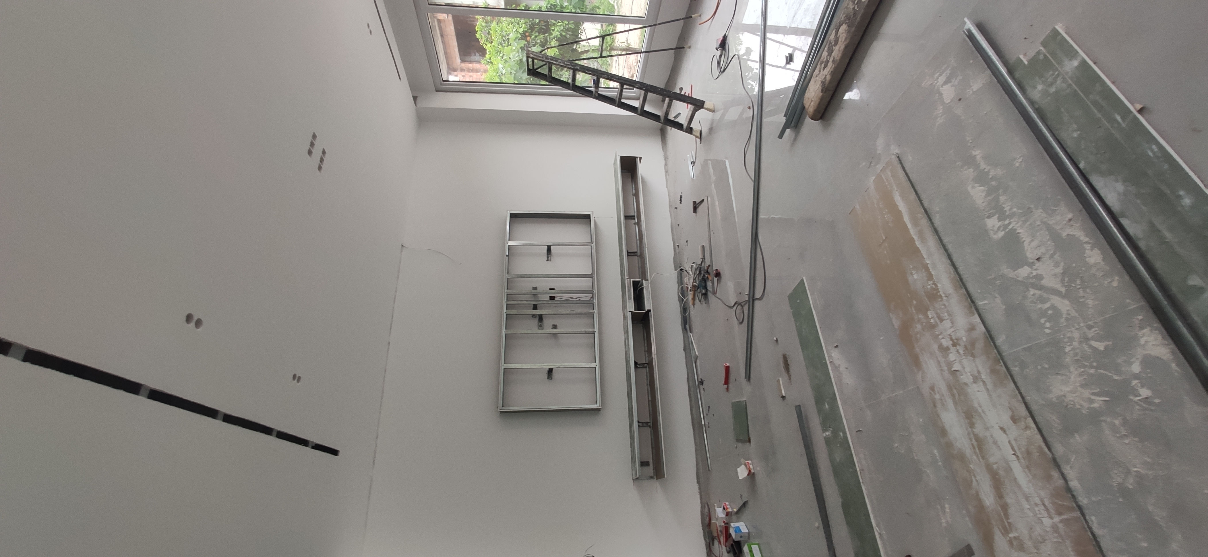 طراحی و اجرای و زیرسازی فنی تی وی وال با کناف و اتصالات - عمارت آرا